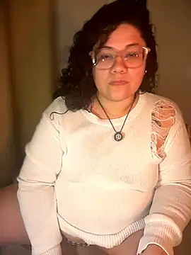 Snapshot of VanesssaMilf_ chatting on February 2026 03:45:02 AM VanesssaMilf online show from February 2026 03:45:02 AM