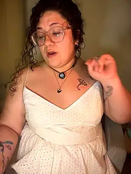 Snapshot of VanesssaMilf_ chatting on February 2026 02:18:02 AM VanesssaMilf online show from February 2026 02:18:02 AM