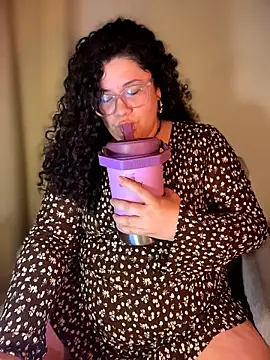 Snapshot of VanesssaMilf_ chatting on February 2026 11:12:01 PM VanesssaMilf online show from February 2026 11:12:01 PM