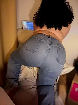 Snapshot of VanesssaMilf_ chatting on February 2026 02:56:01 AM VanesssaMilf online show from February 2026 02:56:01 AM