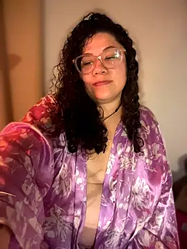 Snapshot of VanesssaMilf_ chatting on February 2026 03:27:01 AM VanesssaMilf online show from February 2026 03:27:01 AM