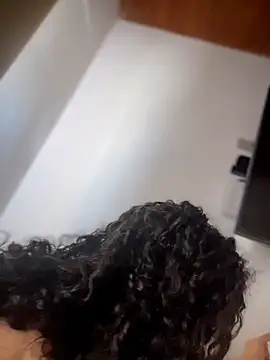 Snapshot of VanesssaMilf_ chatting on February 2026 04:40:01 PM VanesssaMilf online show from February 2026 04:40:01 PM