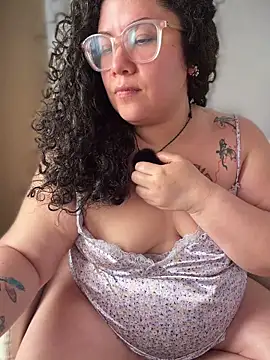 Snapshot of VanesssaMilf_ chatting on May 2026 12:13:02 PM VanesssaMilf online show from May 2026 12:13:02 PM