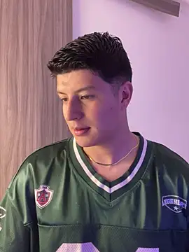 Snapshot of Goldenknight33 chatting on December 2025 04:03:02 PM Goldenknight33 online show from December 2025 04:03:02 PM