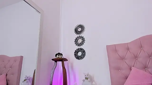 mia collin  online show from January 2026 02:44:01 PM