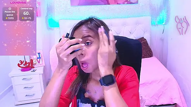 Snapshot of _Valentinaaa chatting on December 2025 06:09:01 AM Valentinaaa online show from December 2025 06:09:01 AM