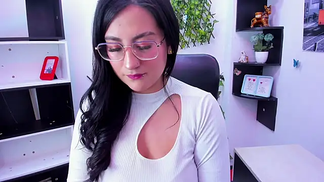 sophi hardd  online show from February 2026 04:19:01 PM