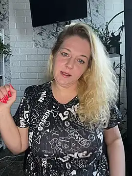 Snapshot of JenniferCarmen chatting on April 2026 02:02:01 AM JenniferCarmen online show from April 2026 02:02:01 AM