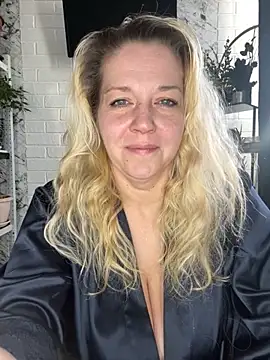Snapshot of JenniferCarmen chatting on May 2026 01:21:01 AM JenniferCarmen online show from May 2026 01:21:01 AM