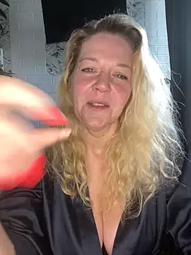 Snapshot of JenniferCarmen chatting on May 2026 01:14:02 AM JenniferCarmen online show from May 2026 01:14:02 AM