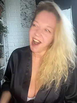 Snapshot of JenniferCarmen chatting on May 2026 06:43:02 AM JenniferCarmen online show from May 2026 06:43:02 AM