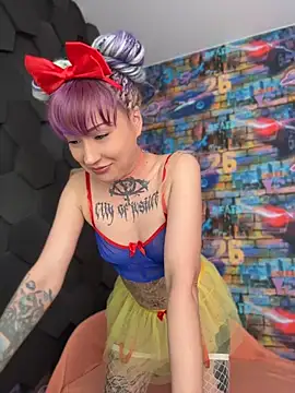 Snapshot of Tattoo__Moon chatting on May 2026 12:19:02 AM Tattoo Moon online show from May 2026 12:19:02 AM