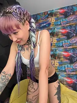 Snapshot of Tattoo__Moon chatting on May 2026 01:11:02 AM Tattoo Moon online show from May 2026 01:11:02 AM
