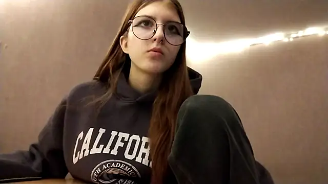 VictorinaMccorey online show from December 2025 04:15:01 PM