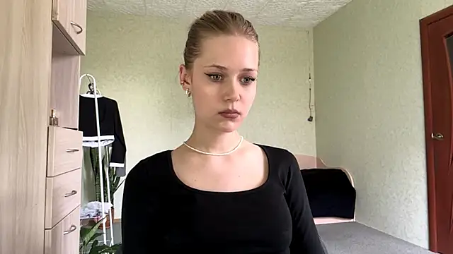 ZaidaSchwarten online show from May 2026 01:06:01 PM