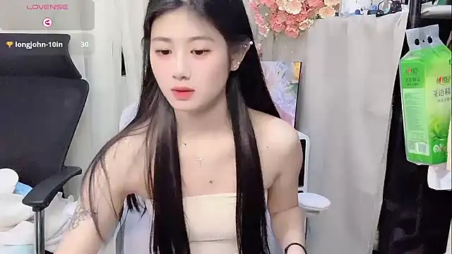 Yvonne-07 online show from December 2025 12:55:01 PM