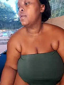 ChoklitBerryXX online show from April 2026 05:01:02 AM