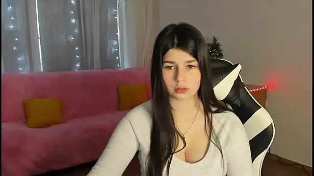 Snapshot of KisaModel chatting on December 2025 08:22:01 AM KisaModel online show from December 2025 08:22:01 AM