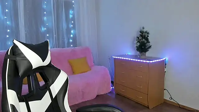 Snapshot of KisaModel chatting on January 2026 01:42:02 AM KisaModel online show from January 2026 01:42:02 AM