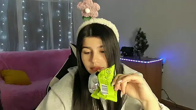 Snapshot of KisaModel chatting on January 2026 08:32:02 PM KisaModel online show from January 2026 08:32:02 PM