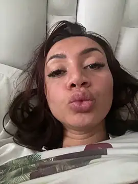 Snapshot of rebecagoldene chatting on May 2026 10:17:02 PM rebecagoldene online show from May 2026 10:17:02 PM