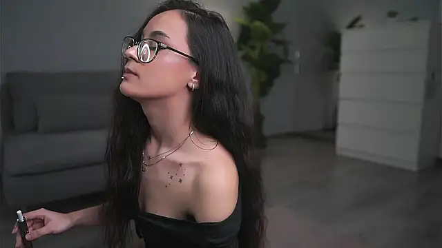 ValexieLux online show from March 2026 10:04:01 AM