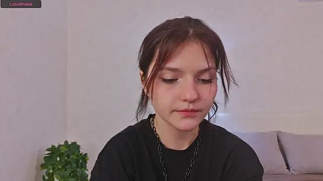 Snapshot of NyraVesperis chatting on April 2026 06:49:01 AM NyraVesperis online show from April 2026 06:49:01 AM