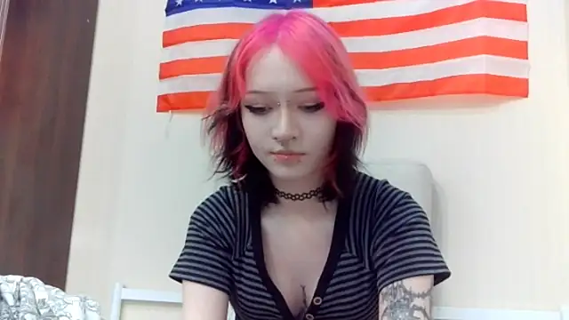 Snapshot of Shine_Luna chatting on February 2026 09:59:02 PM Shine Luna online show from February 2026 09:59:02 PM