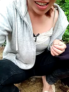 Snapshot of little-effy chatting on June 2026 10:27:02 AM little-effy online show from June 2026 10:27:02 AM