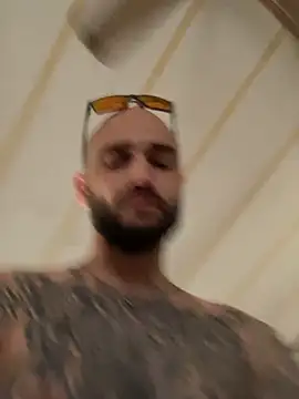 kingNQueen1211 online show from April 2026 09:27:01 PM