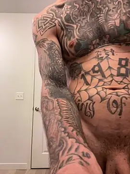 kingNQueen1211 online show from April 2026 11:43:02 PM