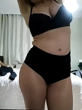 Snapshot of NovaMia chatting on February 2026 03:48:02 PM NovaMia online show from February 2026 03:48:02 PM