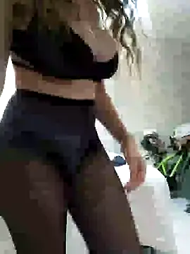 Snapshot of NovaMia chatting on February 2026 08:32:02 AM NovaMia online show from February 2026 08:32:02 AM