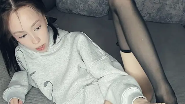 Emilllycutemurr online show from April 2026 08:39:01 PM