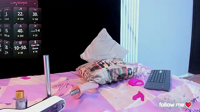 Snapshot of bella_moonlight_cr chatting on January 2026 12:16:01 AM bella moonlight cr online show from January 2026 12:16:01 AM