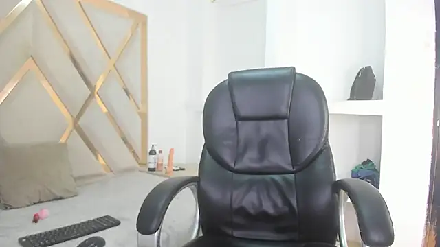 Selenaasm online show from February 2026 09:22:02 PM