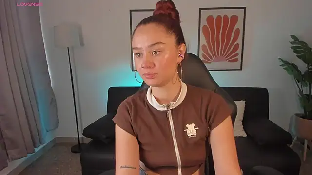 Amelia Saenz  online show from July 2026 03:32:02 PM