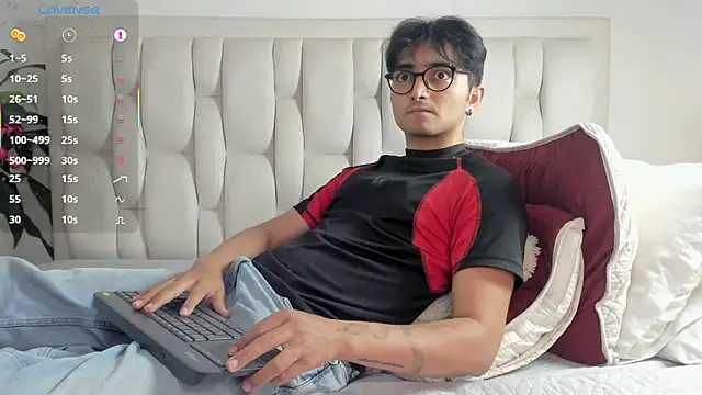 Snapshot of Archie_77 chatting on January 2026 02:04:02 AM Archie 77 online show from January 2026 02:04:02 AM