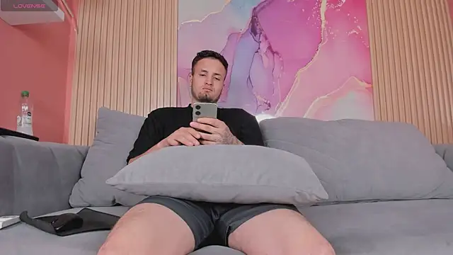 Snapshot of Magicsexx69 chatting on January 2026 01:24:02 PM Magicsexx69 online show from January 2026 01:24:02 PM