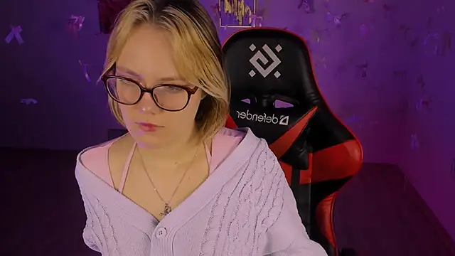 Snapshot of madeline_doll chatting on February 2026 04:31:02 AM madeline doll online show from February 2026 04:31:02 AM