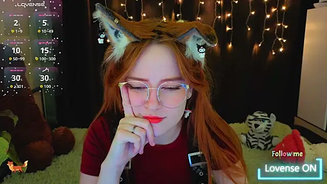 Snapshot of LittleFoxHole chatting on December 2025 01:57:01 AM LittleFoxHole online show from December 2025 01:57:01 AM