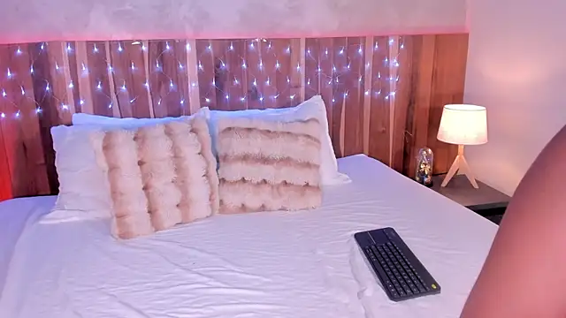 KrystalWoodss online show from December 2025 03:55:01 AM