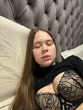 Nicole Loving online show from December 2025 09:33:01 PM