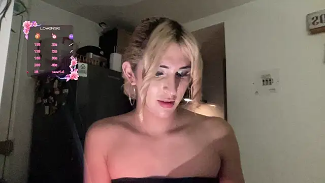 Snapshot of isa_fox_23 chatting on February 2026 12:26:01 AM isa fox 23 online show from February 2026 12:26:01 AM