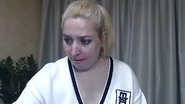 Snapshot of sweetpussy13 chatting on April 2026 05:40:01 AM sweetpussy13 online show from April 2026 05:40:01 AM
