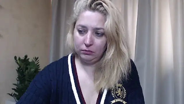 Snapshot of sweetpussy13 chatting on May 2026 06:19:01 AM sweetpussy13 online show from May 2026 06:19:01 AM