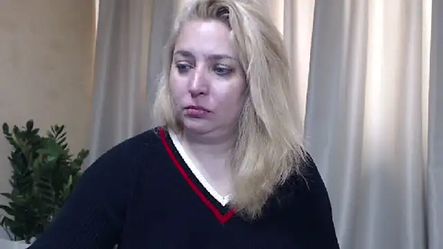 Snapshot of sweetpussy13 chatting on May 2026 05:15:01 AM sweetpussy13 online show from May 2026 05:15:01 AM