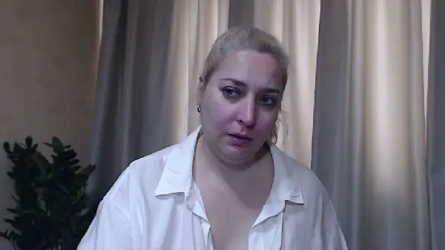 Snapshot of sweetpussy13 chatting on May 2026 05:03:02 AM sweetpussy13 online show from May 2026 05:03:02 AM
