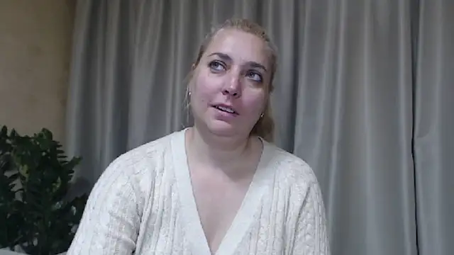Snapshot of sweetpussy13 chatting on May 2026 05:48:02 AM sweetpussy13 online show from May 2026 05:48:02 AM