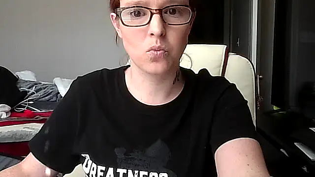 Snapshot of redremmi chatting on February 2026 06:40:02 PM redremmi online show from February 2026 06:40:02 PM